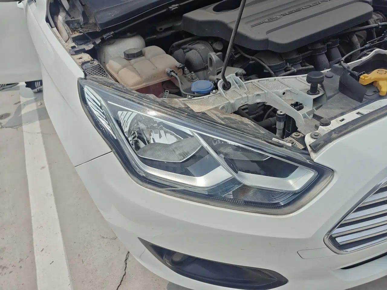 Ford Escort 2015 1.5L Manual Comfort Model — миниатюра 7