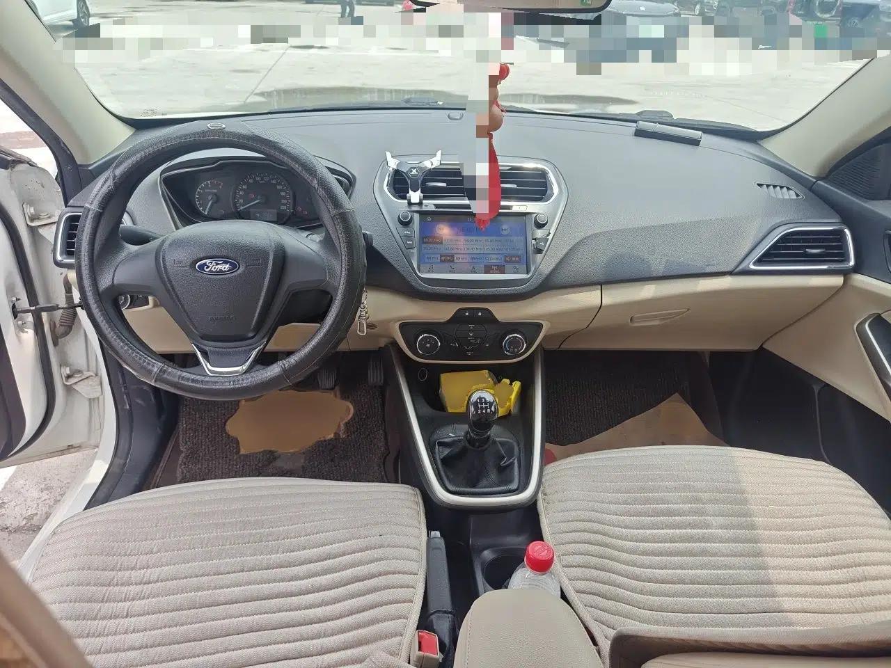 Ford Escort 2015 1.5L Manual Comfort Model — миниатюра 9