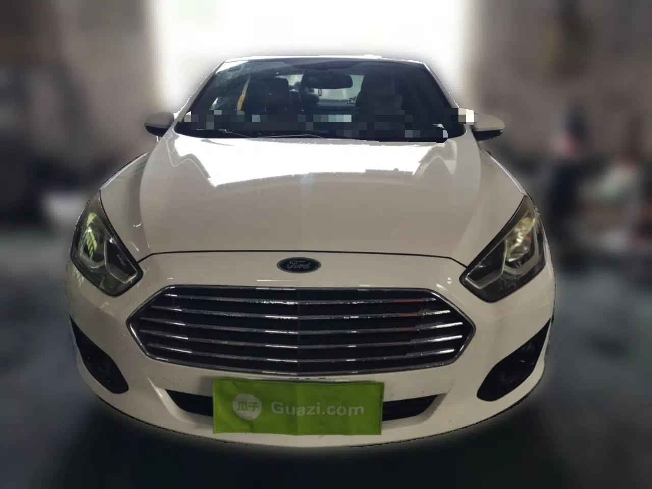Ford Escort 2015 1.5L Automatic Comfort Edition — миниатюра 2