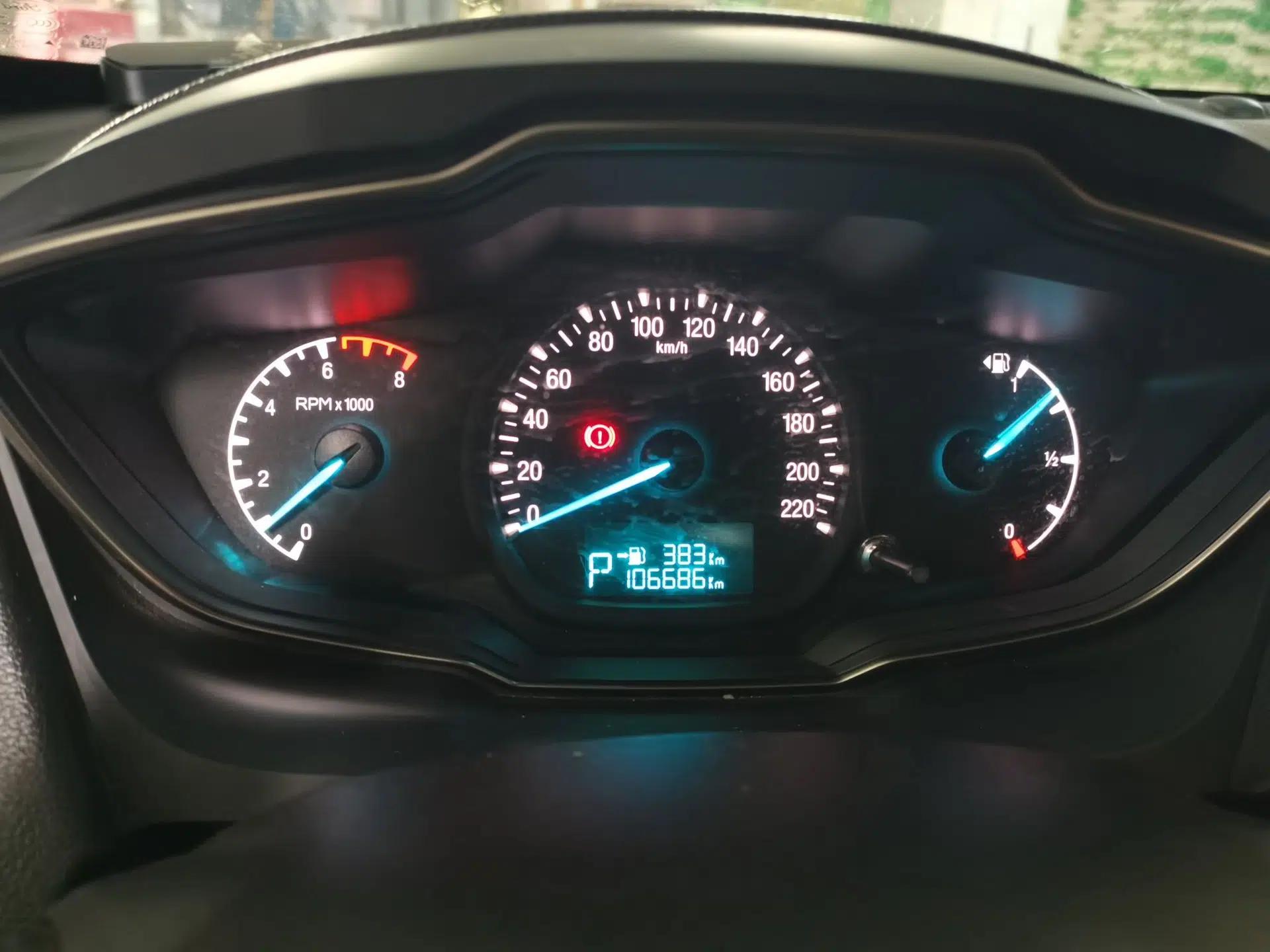 Ford Escort 2015 1.5L Automatic Comfort Edition — миниатюра 11