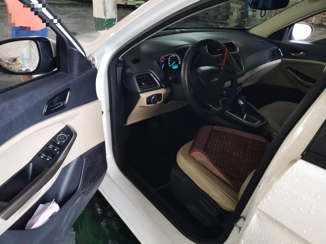 Ford Escort 2015 1.5L Automatic Comfort Edition — миниатюра 16