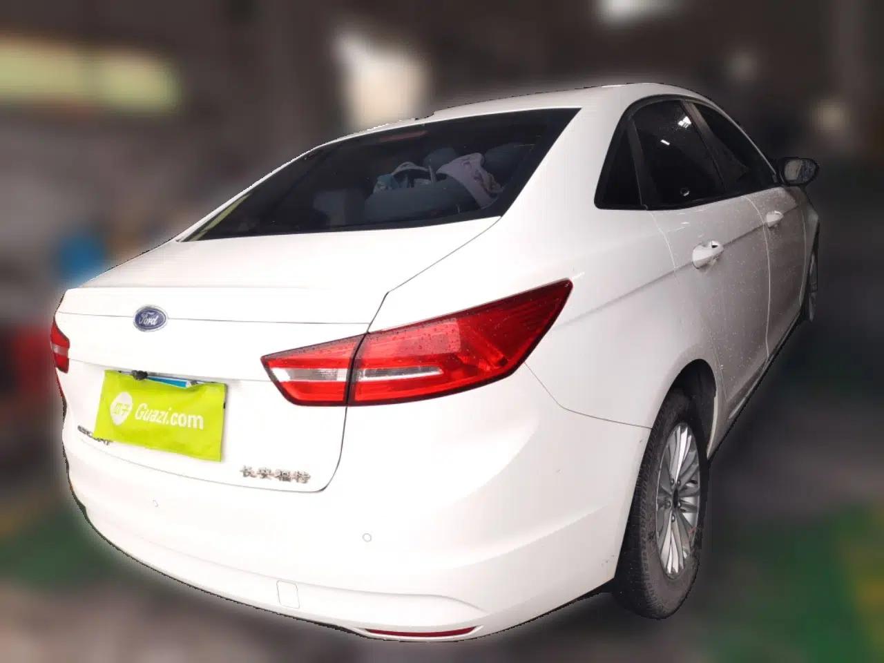 Ford Escort 2015 1.5L Automatic Comfort Edition — миниатюра 6