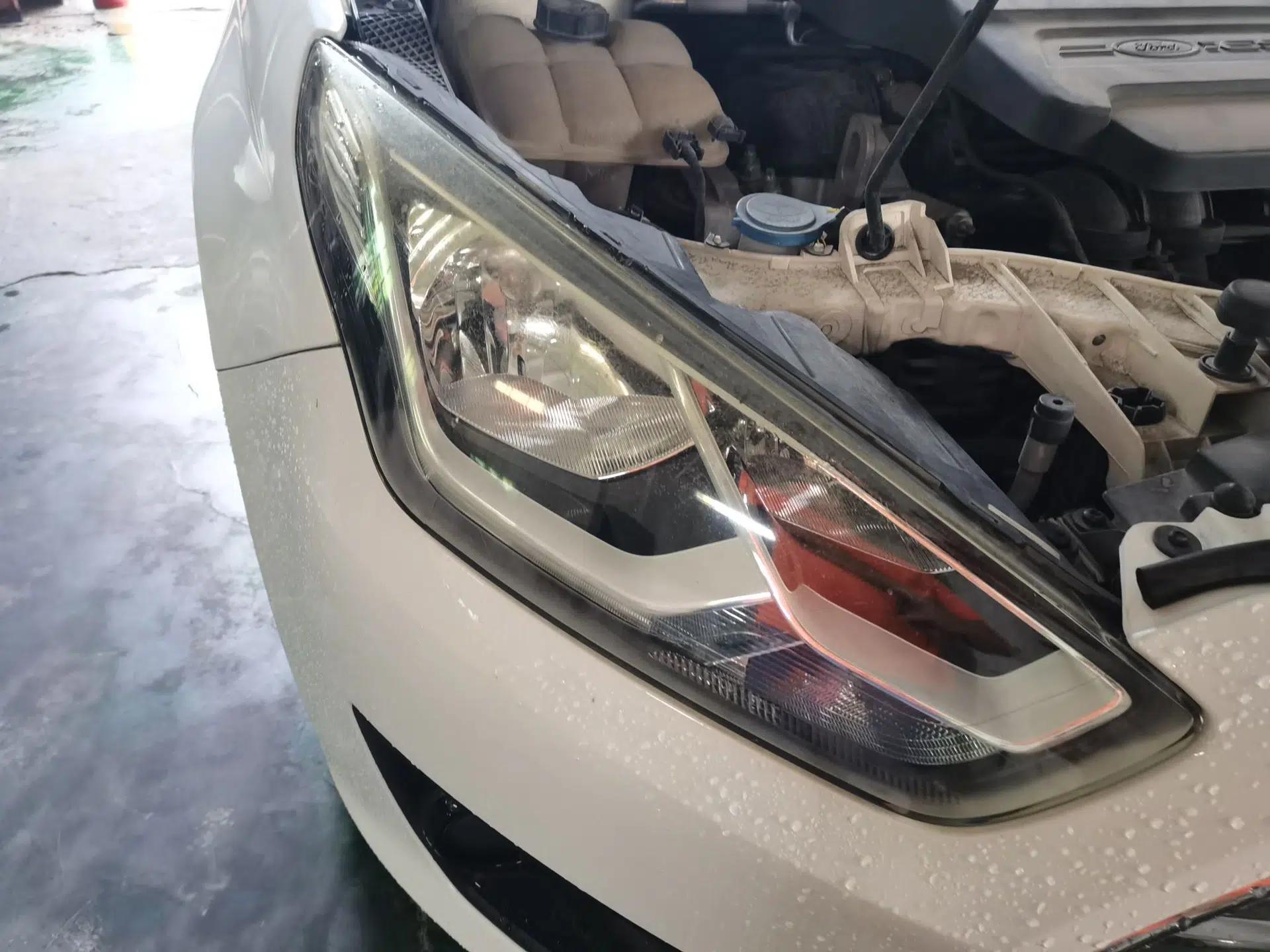Ford Escort 2015 1.5L Automatic Comfort Edition — миниатюра 7