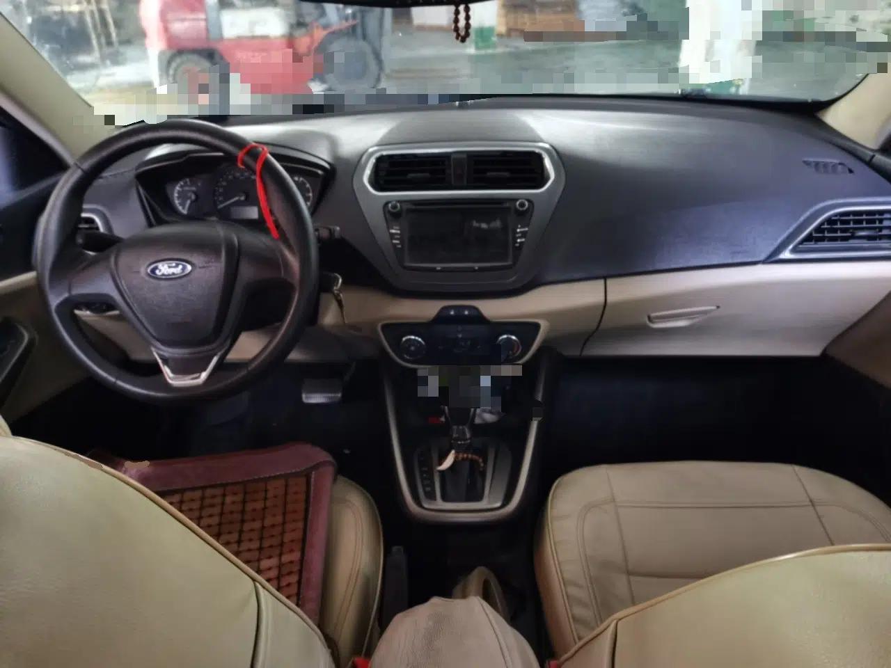 Ford Escort 2015 1.5L Automatic Comfort Edition — миниатюра 9