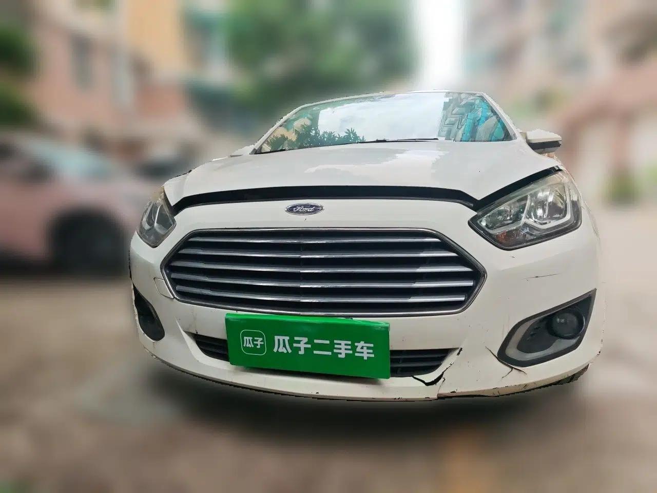 Ford Escort 2017 Happy Edition 1.5L Manual Fashion Model — миниатюра 2