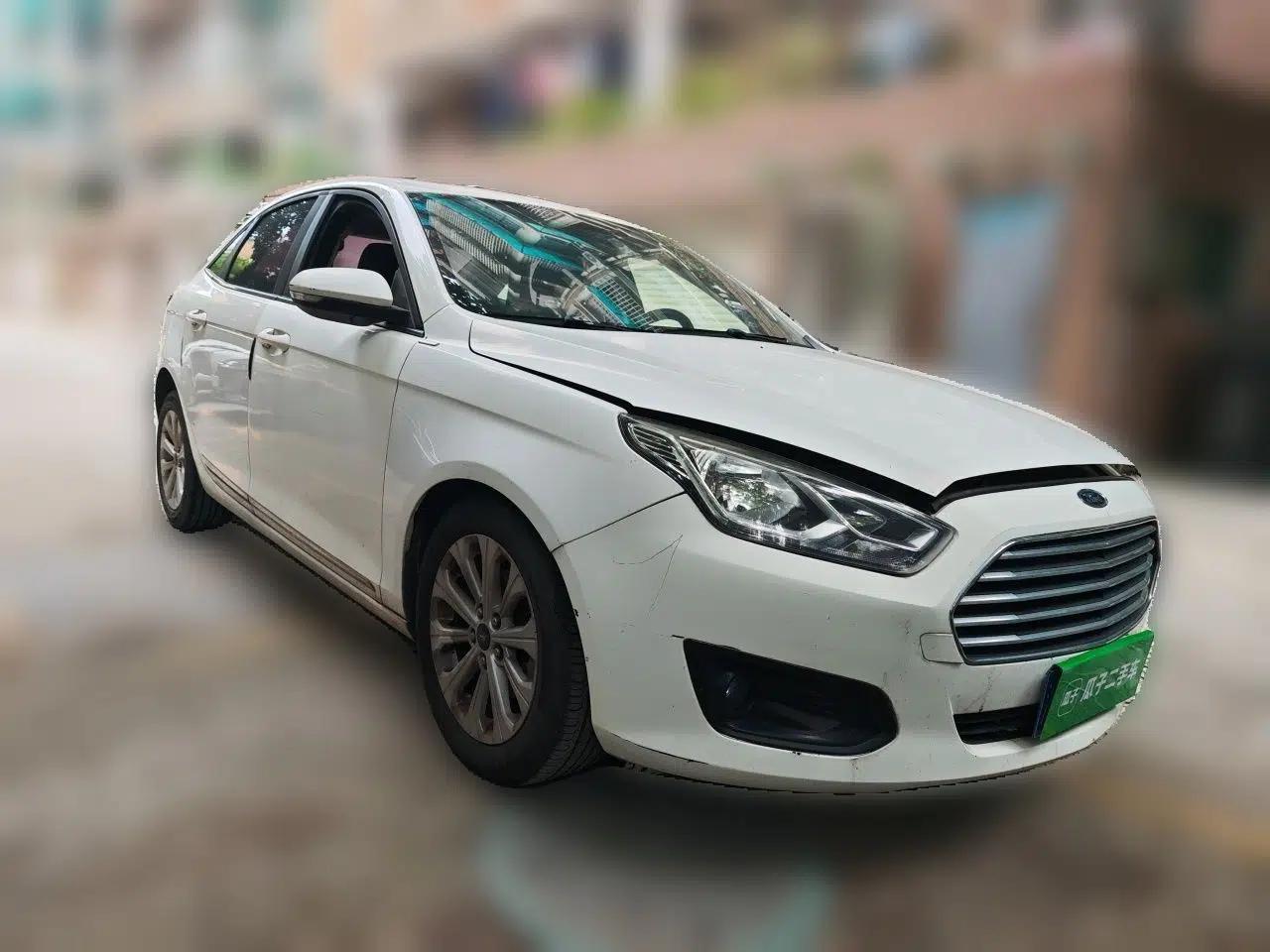 Ford Escort 2017 Happy Edition 1.5L Manual Fashion Model — миниатюра 3