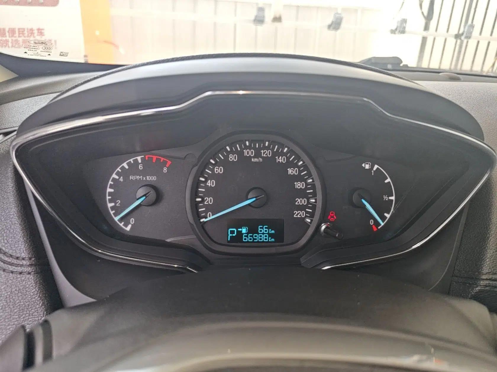 Ford Escort 2015 1.5L Automatic Fashion Model — миниатюра 14