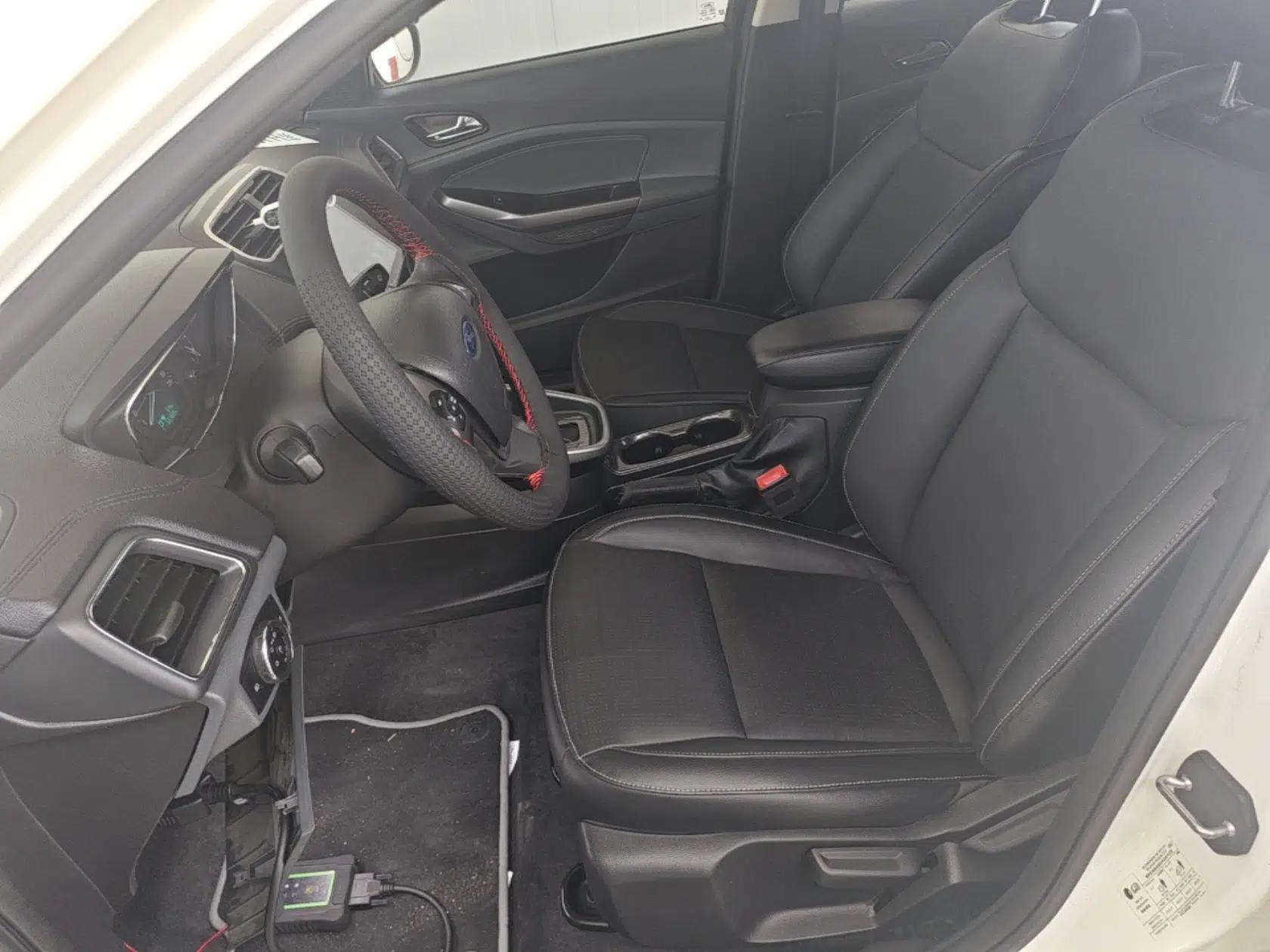 Ford Escort 2015 1.5L Automatic Fashion Model — миниатюра 17