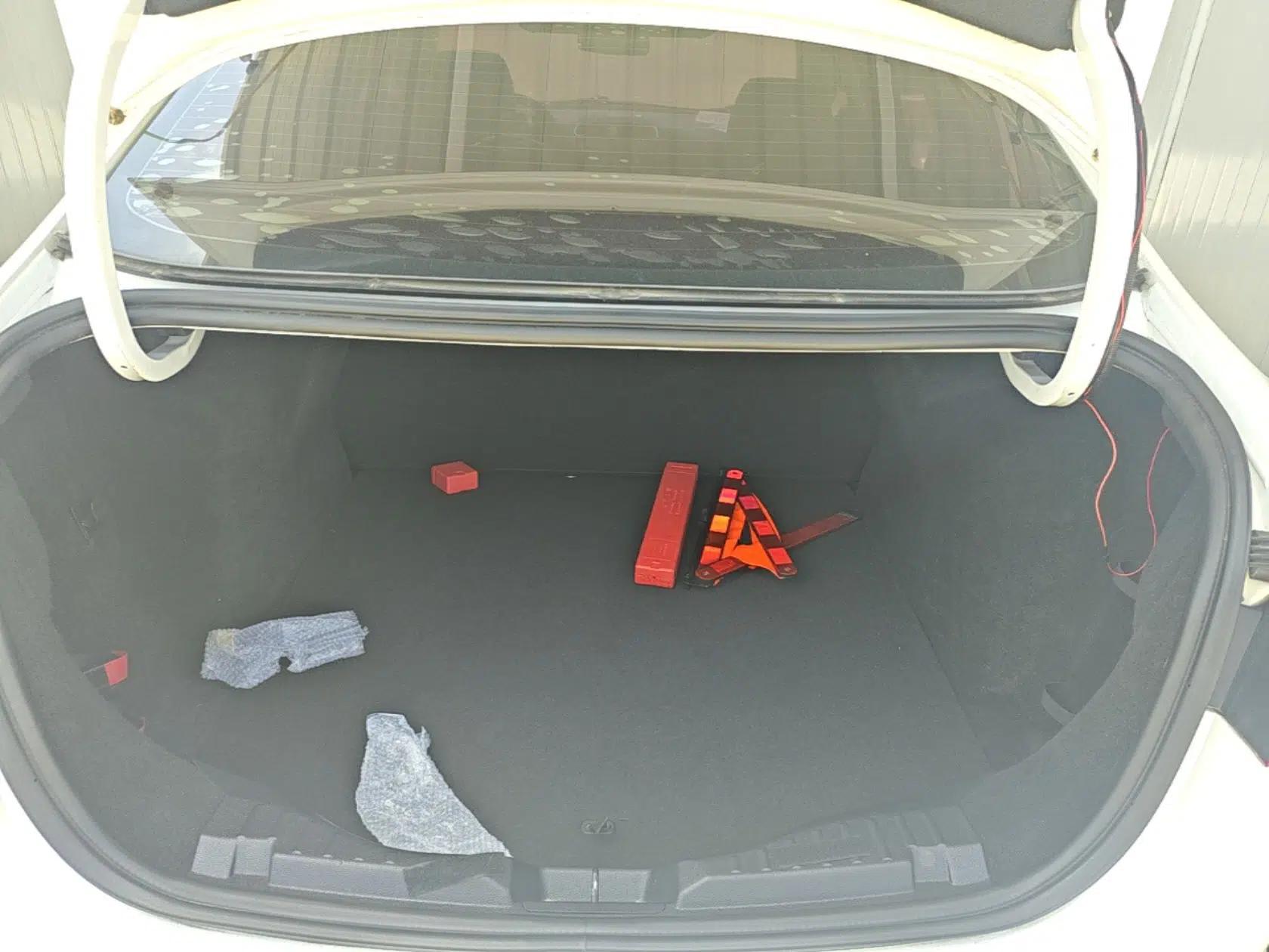 Ford Escort 2015 1.5L Automatic Fashion Model — миниатюра 22