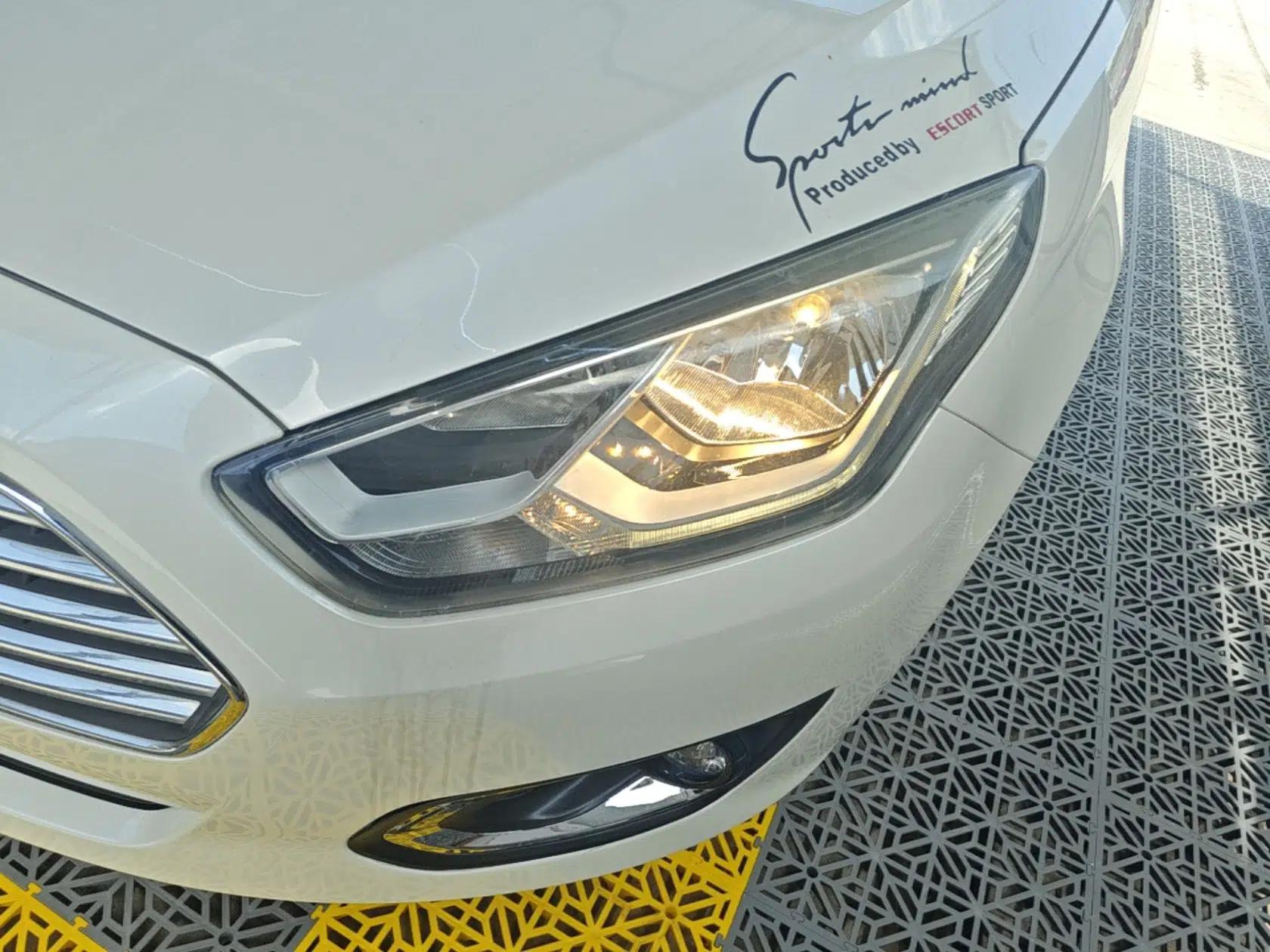 Ford Escort 2015 1.5L Automatic Fashion Model — миниатюра 8