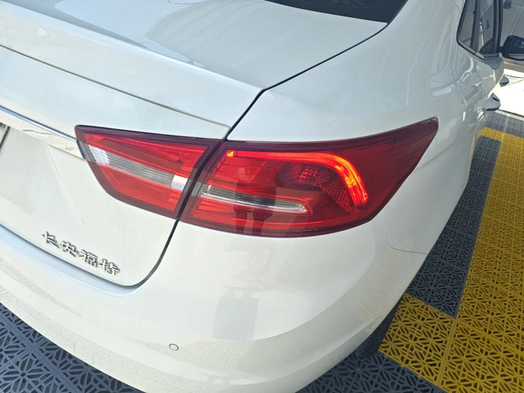 Ford Escort 2015 1.5L Automatic Fashion Model — миниатюра 9