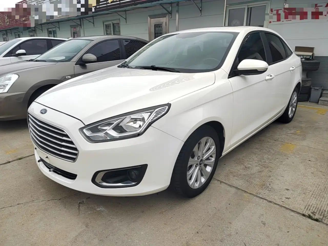 Ford Escort 2015 1.5L Automatic Fashion Model — миниатюра 1