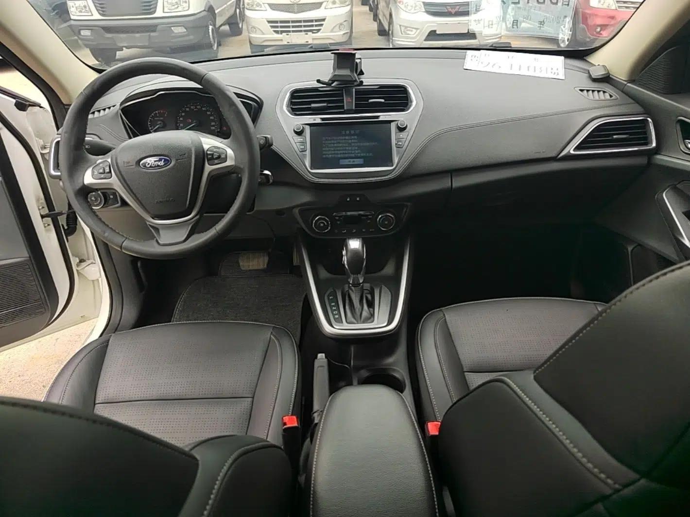 Ford Escort 2015 1.5L Automatic Fashion Model — миниатюра 12