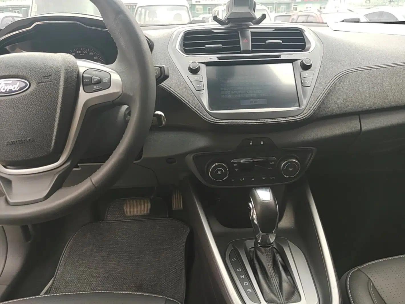 Ford Escort 2015 1.5L Automatic Fashion Model — миниатюра 15