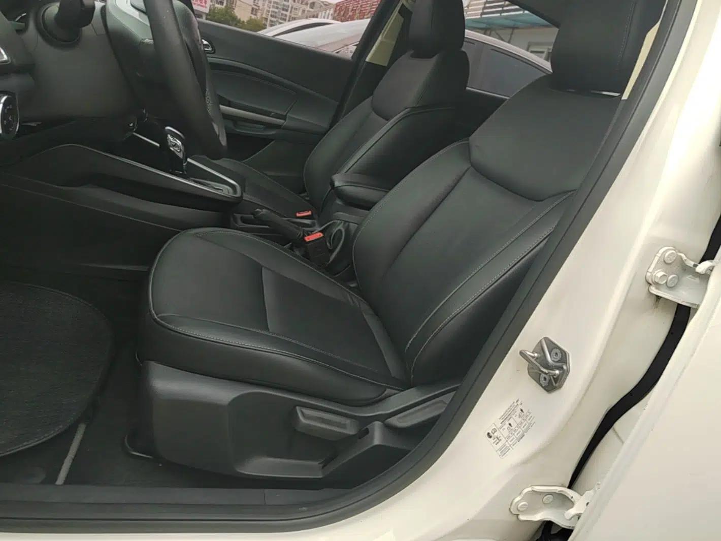 Ford Escort 2015 1.5L Automatic Fashion Model — миниатюра 17