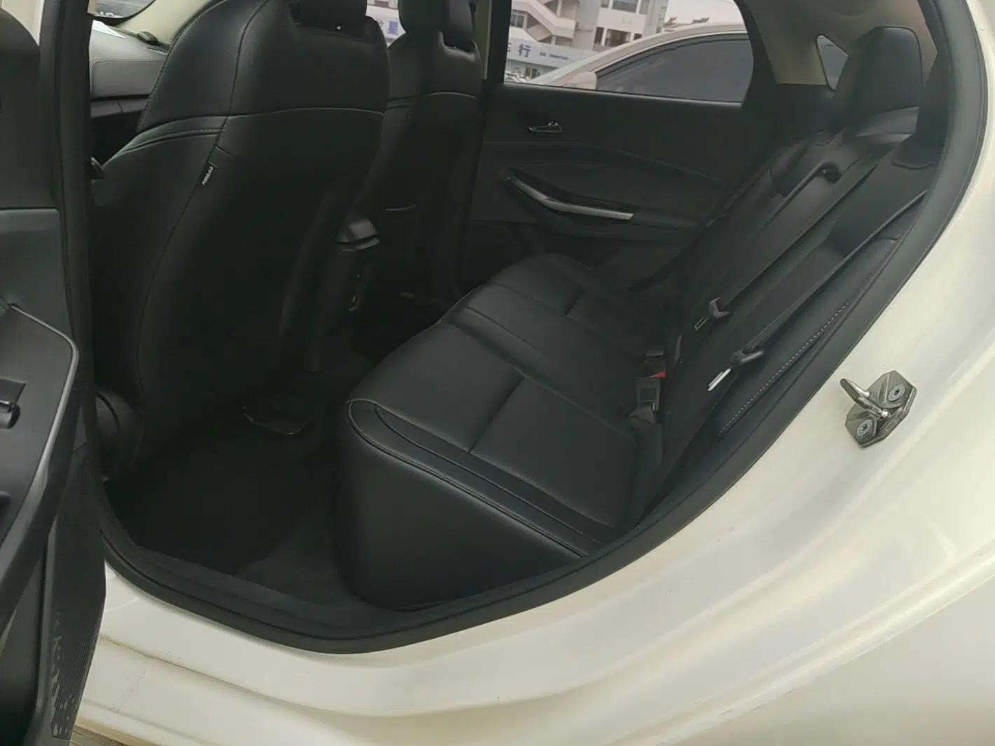 Ford Escort 2015 1.5L Automatic Fashion Model — миниатюра 20