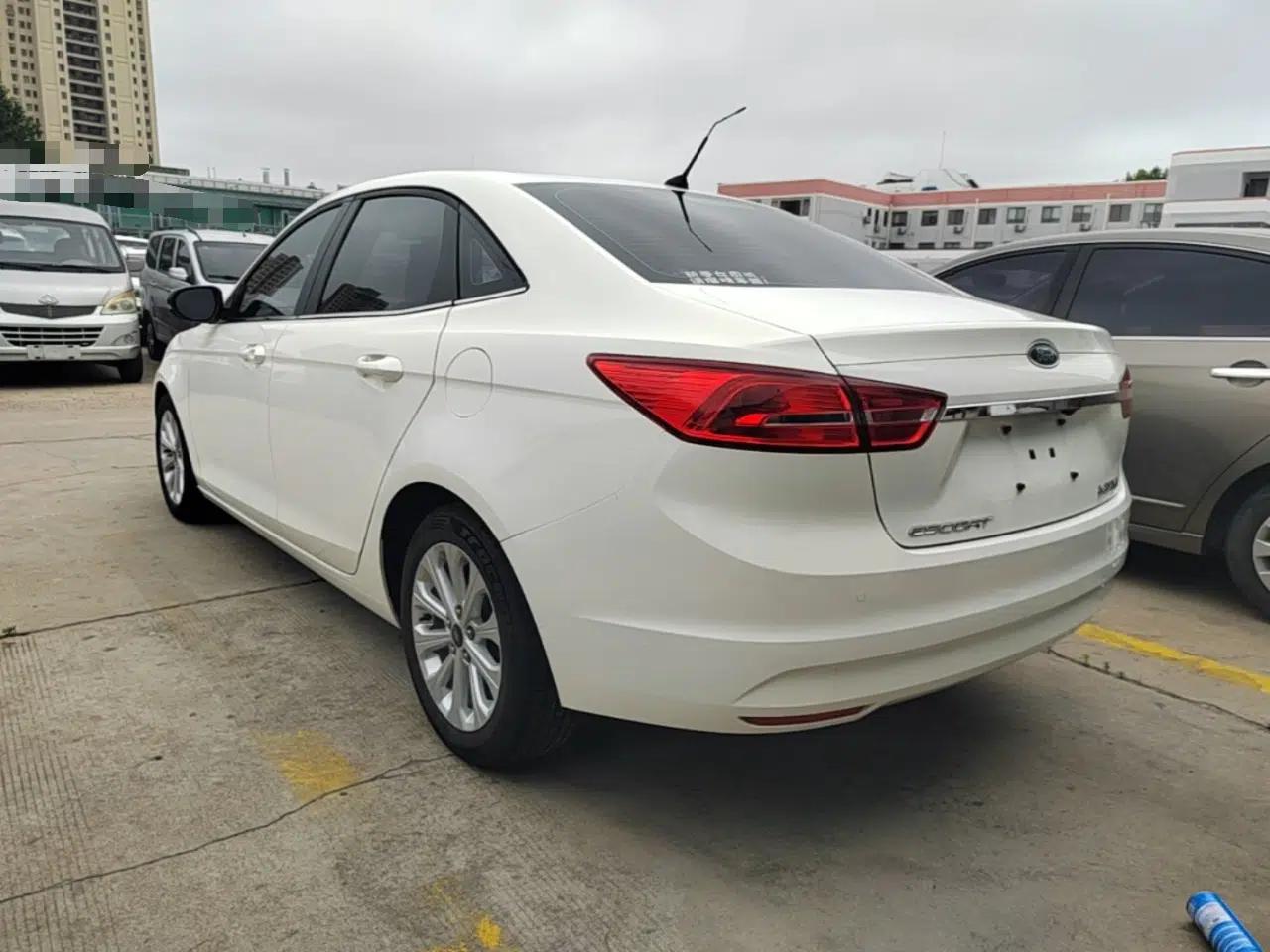 Ford Escort 2015 1.5L Automatic Fashion Model — миниатюра 4