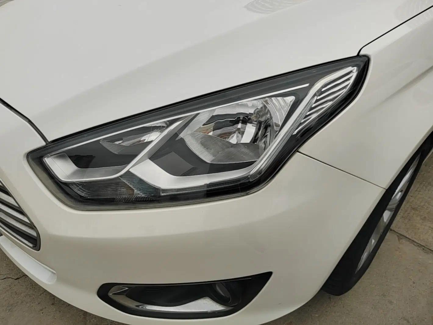 Ford Escort 2015 1.5L Automatic Fashion Model — миниатюра 8