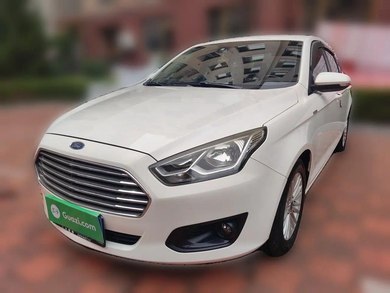 Ford Escort 2015 1.5L Manual Comfort Model — миниатюра 1