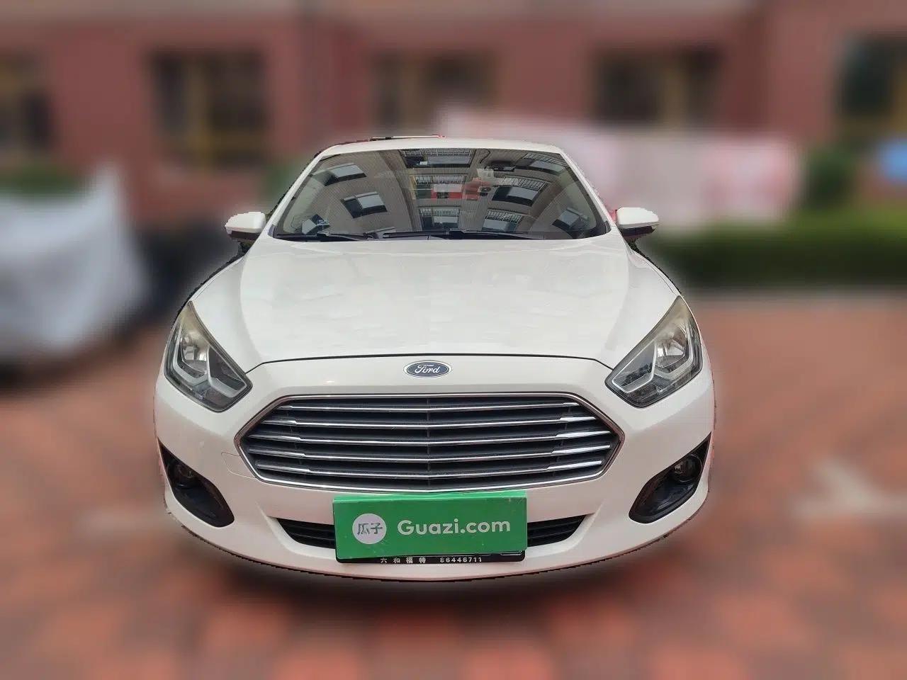 Ford Escort 2015 1.5L Manual Comfort Model — миниатюра 2