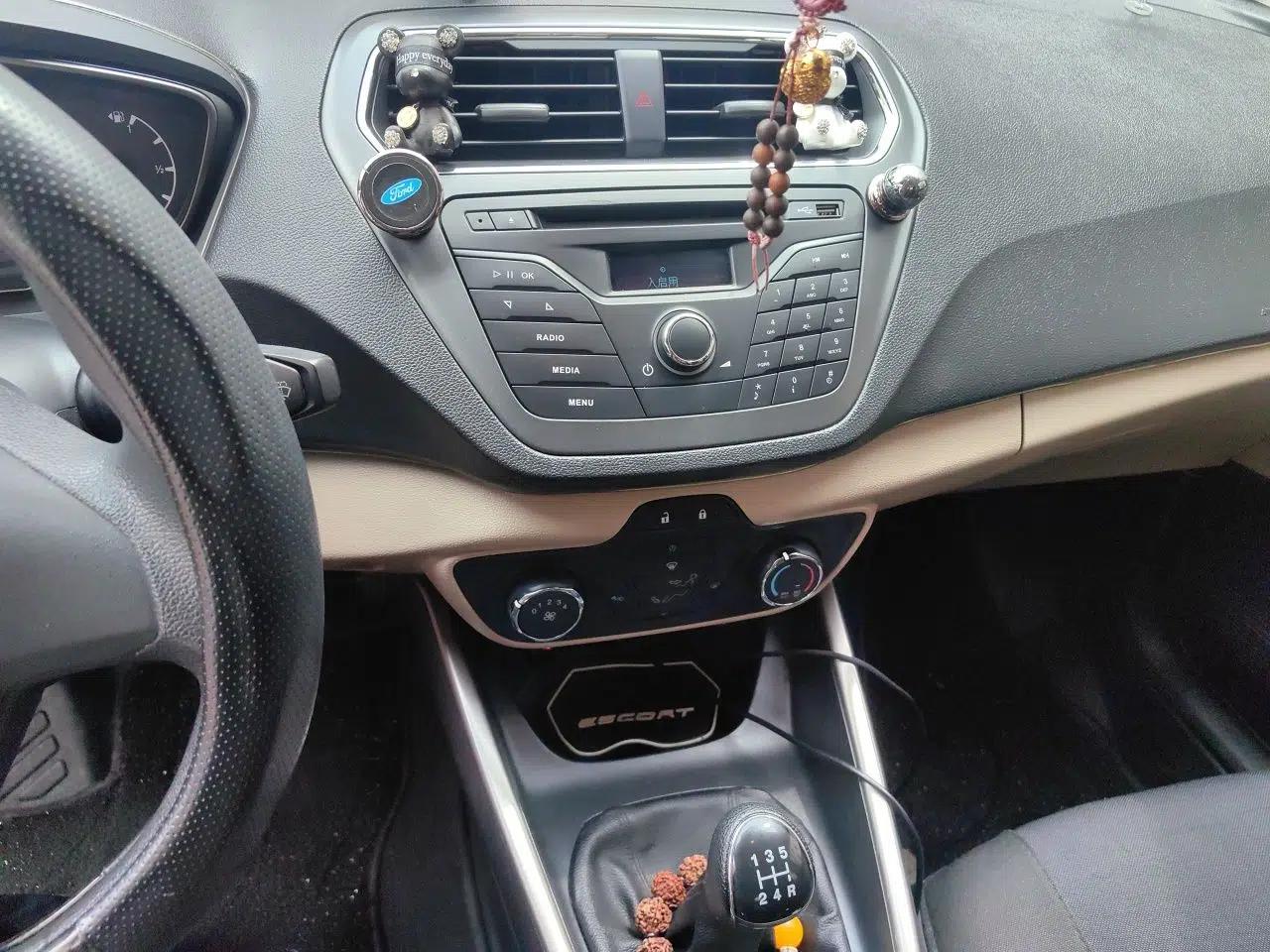 Ford Escort 2015 1.5L Manual Comfort Model — миниатюра 13