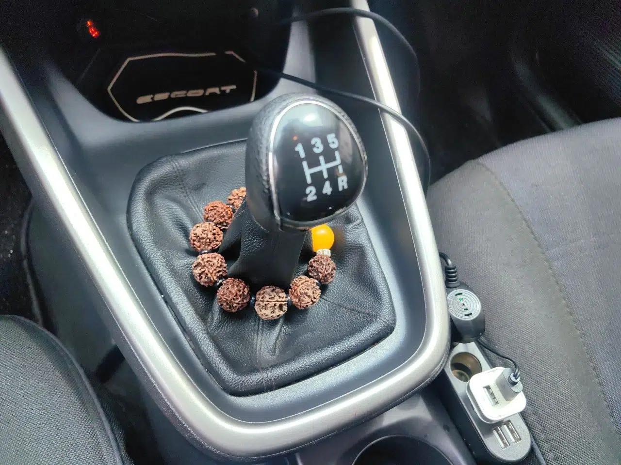 Ford Escort 2015 1.5L Manual Comfort Model — миниатюра 14