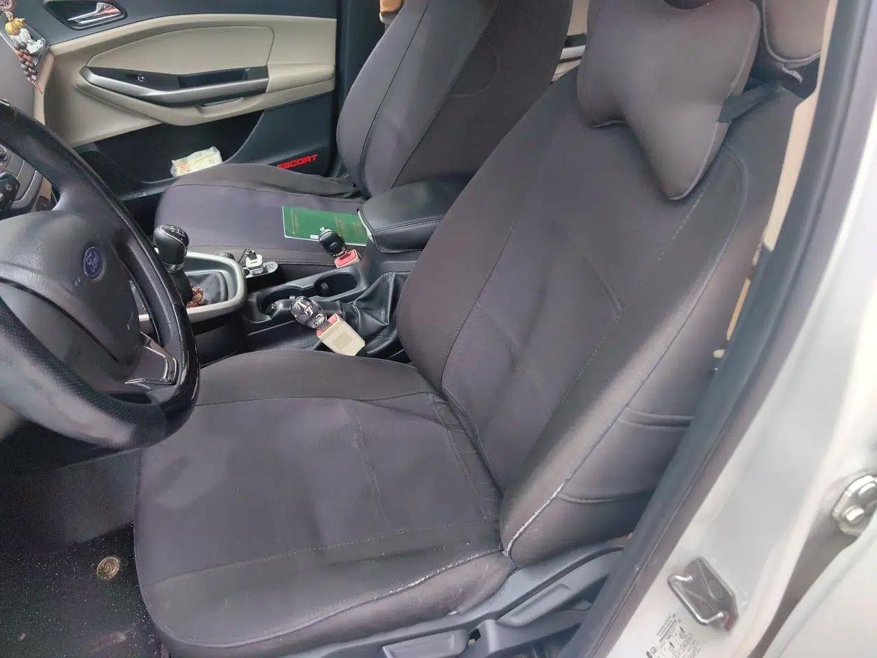 Ford Escort 2015 1.5L Manual Comfort Model — миниатюра 15