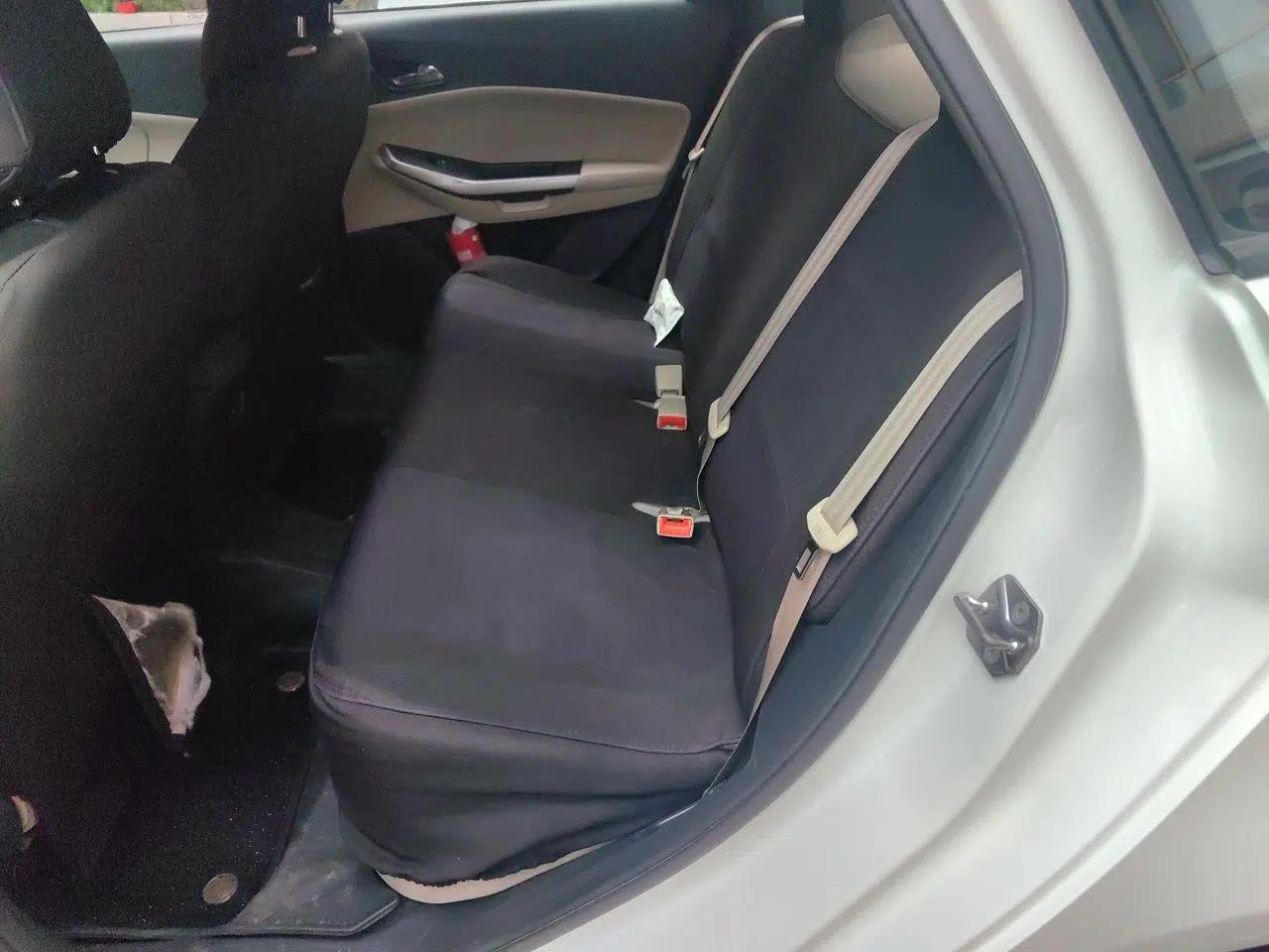 Ford Escort 2015 1.5L Manual Comfort Model — миниатюра 17
