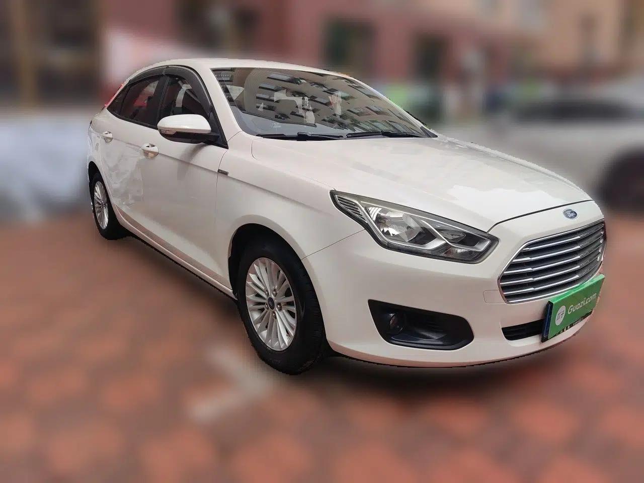 Ford Escort 2015 1.5L Manual Comfort Model — миниатюра 3