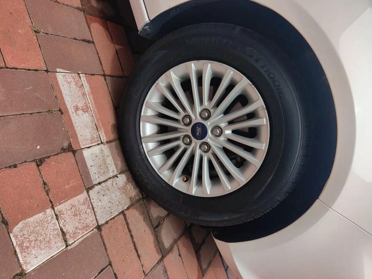 Ford Escort 2015 1.5L Manual Comfort Model — миниатюра 8
