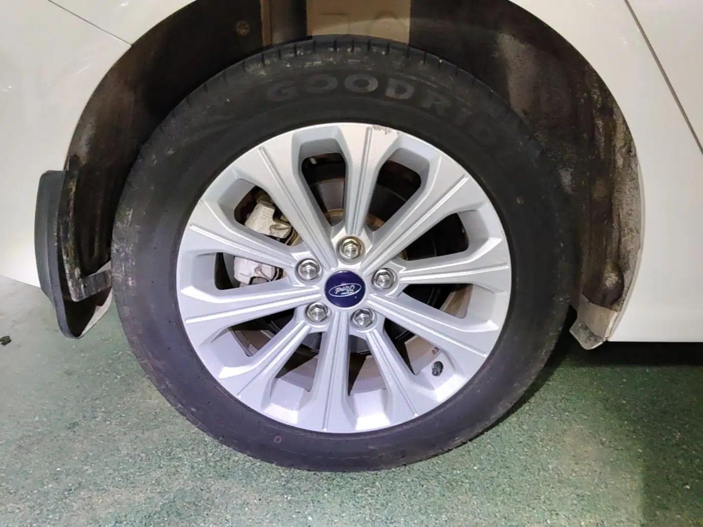 Ford Escort 2015 1.5L Automatic Fashion Model — миниатюра 11