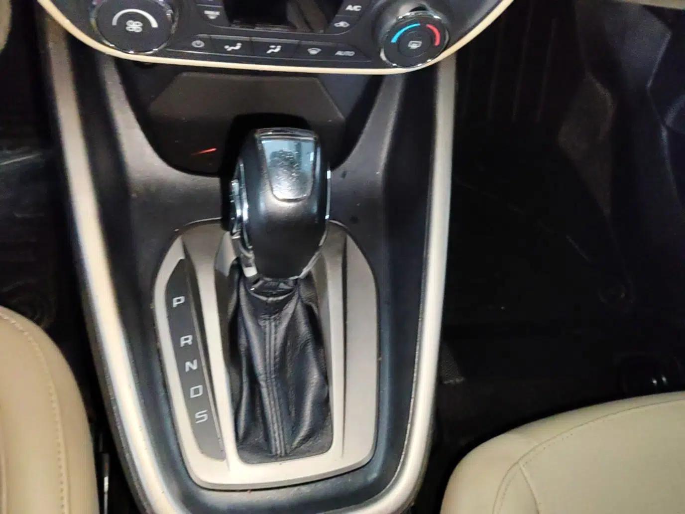 Ford Escort 2015 1.5L Automatic Fashion Model — миниатюра 16
