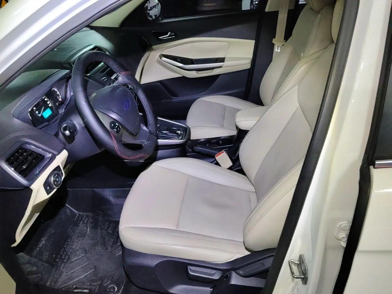 Ford Escort 2015 1.5L Automatic Fashion Model — миниатюра 17