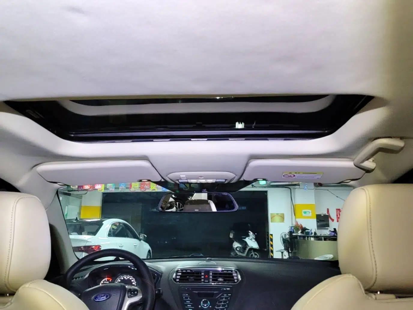 Ford Escort 2015 1.5L Automatic Fashion Model — миниатюра 21