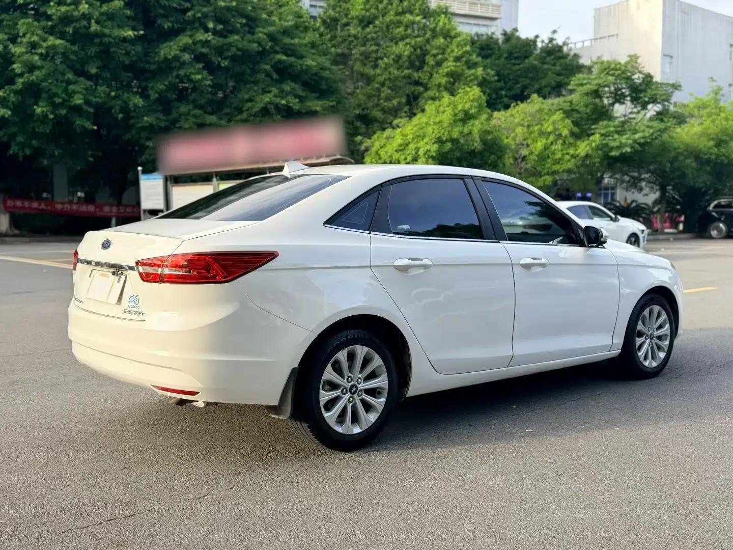 Ford Escort 2015 1.5L Automatic Fashion Model — миниатюра 6
