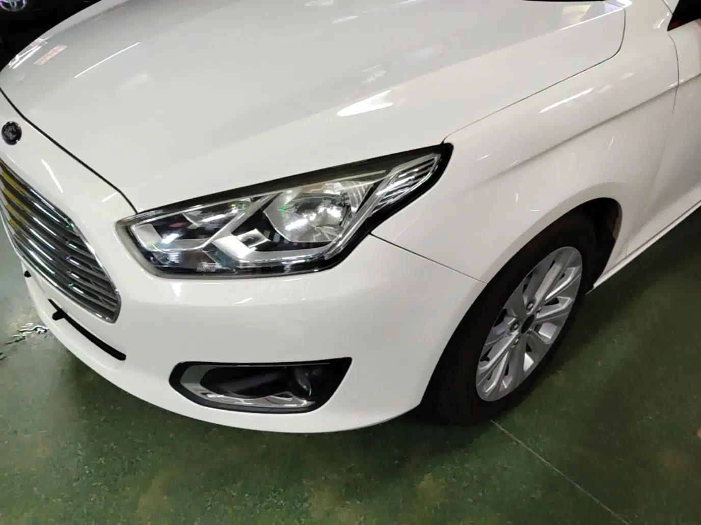 Ford Escort 2015 1.5L Automatic Fashion Model — миниатюра 8