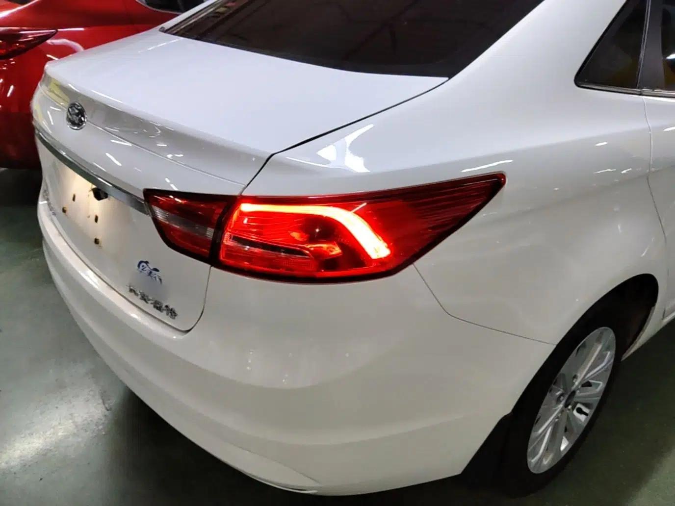 Ford Escort 2015 1.5L Automatic Fashion Model — миниатюра 9