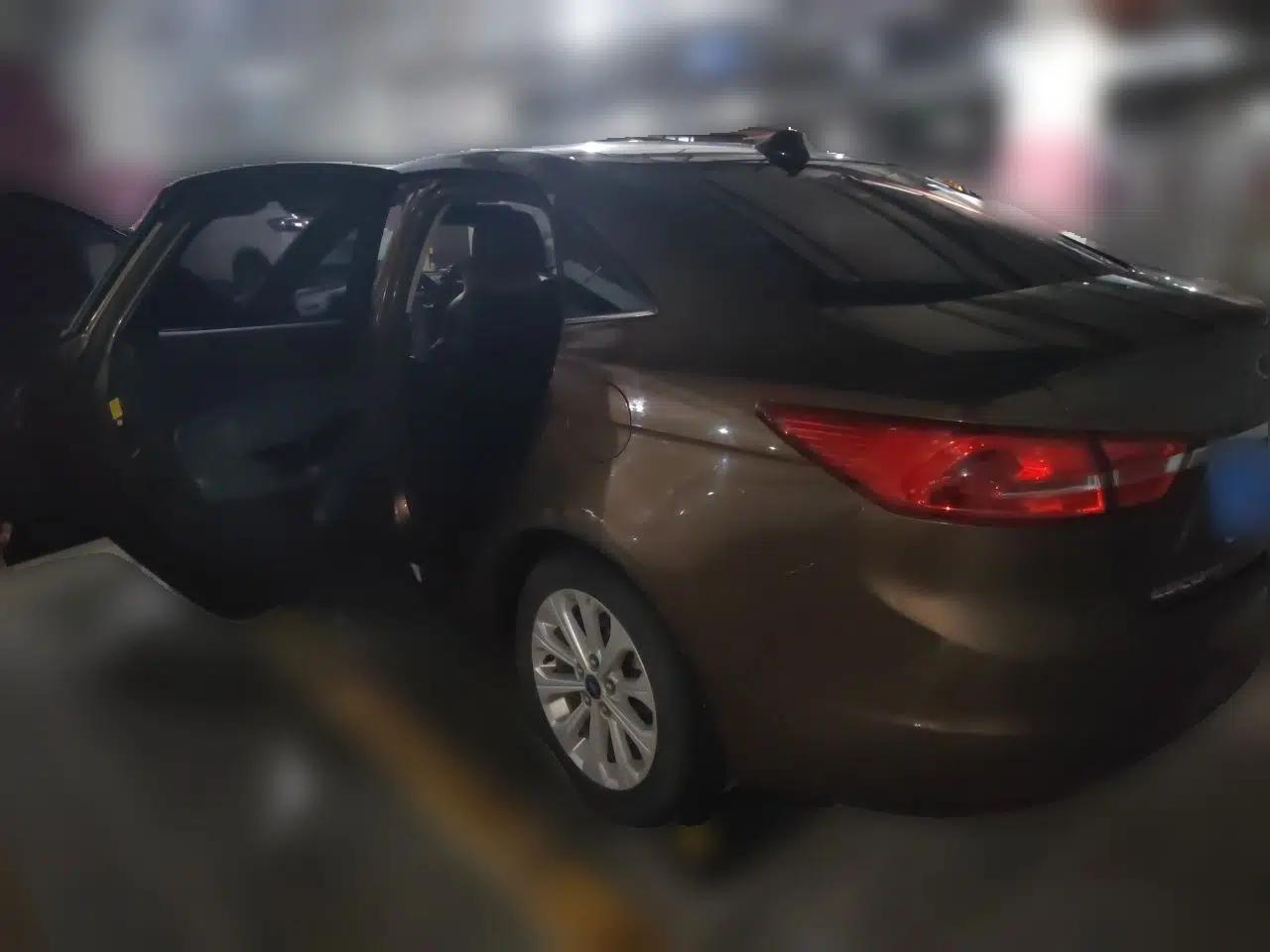 Ford Escort 2017 1.5L Automatic Comfort Model — миниатюра 4