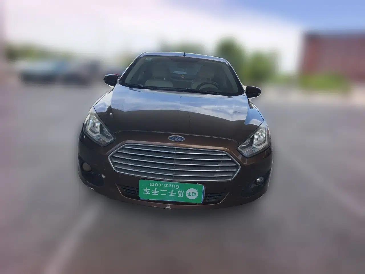 Ford Escort 2015 1.5L Automatic Comfort Edition — миниатюра 2