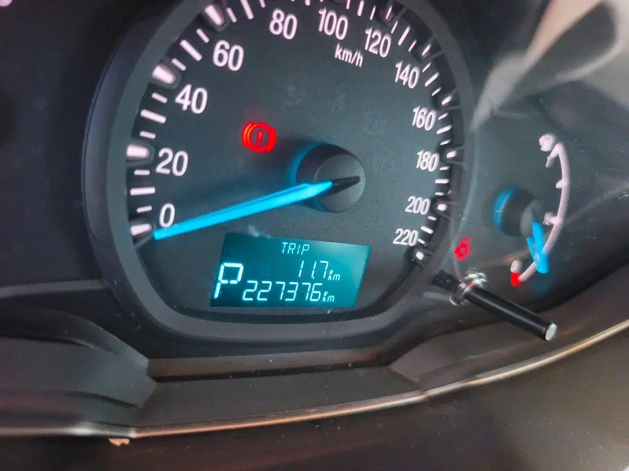 Ford Escort 2015 1.5L Automatic Comfort Edition — миниатюра 12