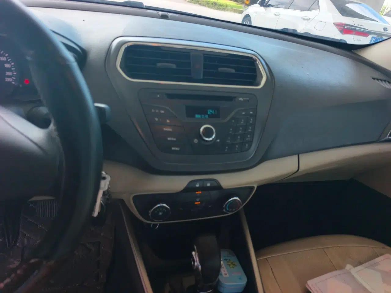 Ford Escort 2015 1.5L Automatic Comfort Edition — миниатюра 13
