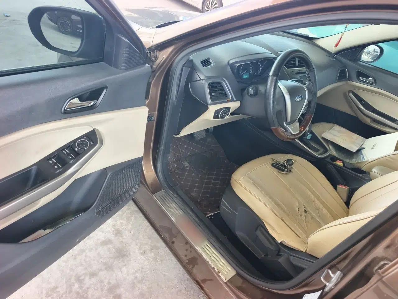 Ford Escort 2015 1.5L Automatic Comfort Edition — миниатюра 16
