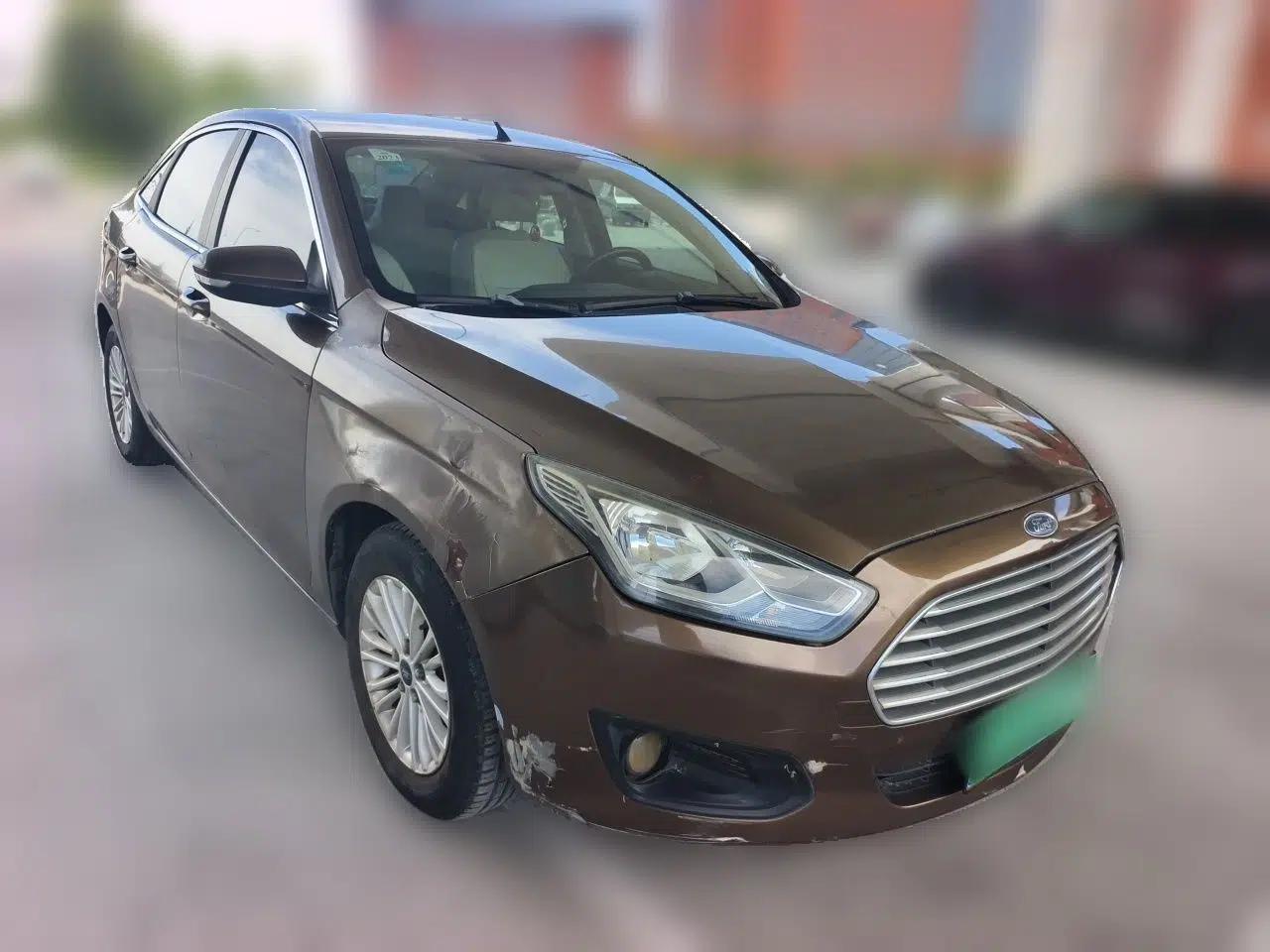 Ford Escort 2015 1.5L Automatic Comfort Edition — миниатюра 3