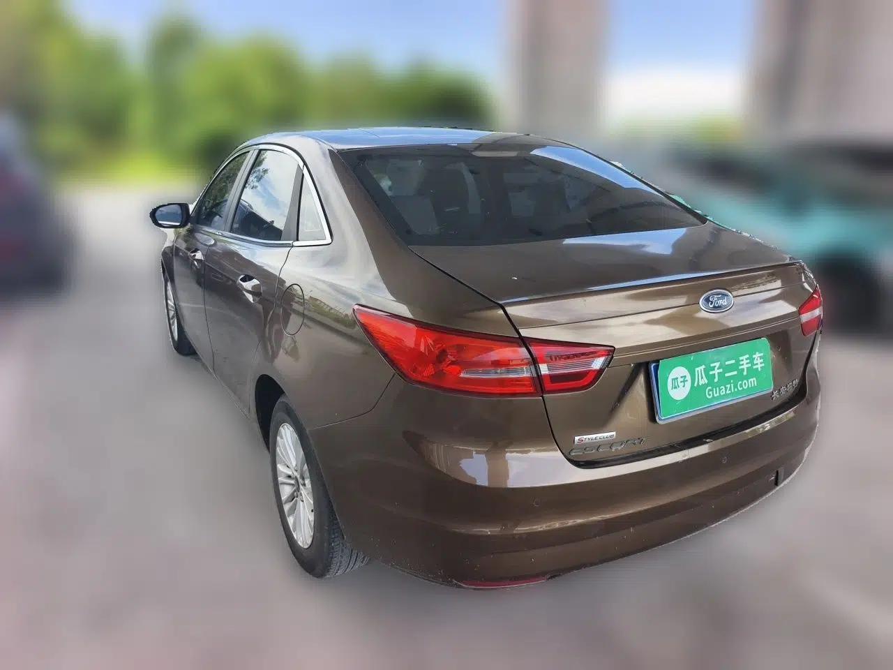 Ford Escort 2015 1.5L Automatic Comfort Edition — миниатюра 4