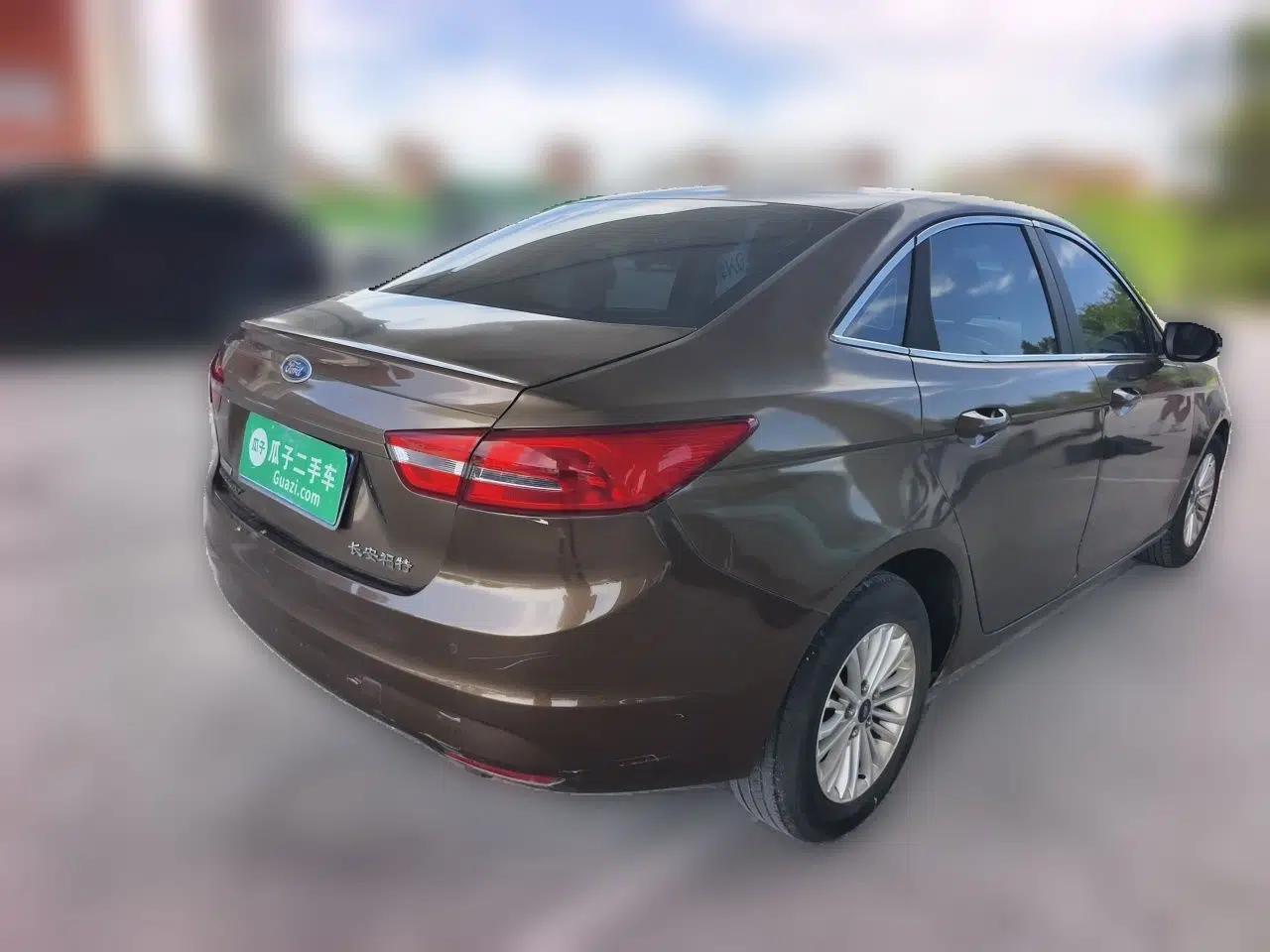 Ford Escort 2015 1.5L Automatic Comfort Edition — миниатюра 6