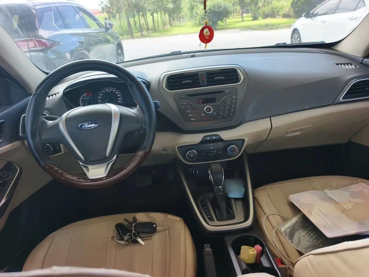 Ford Escort 2015 1.5L Automatic Comfort Edition — миниатюра 9