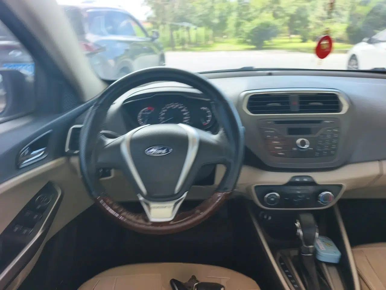 Ford Escort 2015 1.5L Automatic Comfort Edition — миниатюра 10
