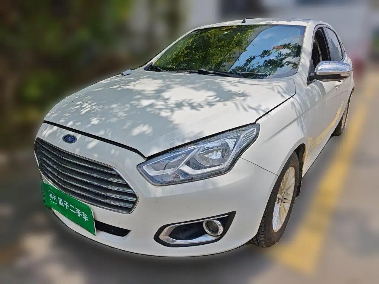 Ford Escort 2015 1.5L Manual Comfort Model — миниатюра 1
