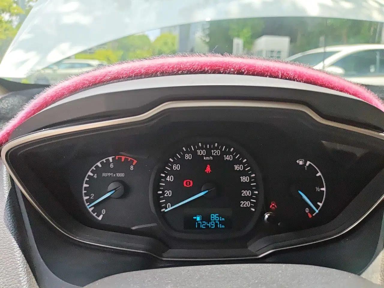 Ford Escort 2015 1.5L Manual Comfort Model — миниатюра 11
