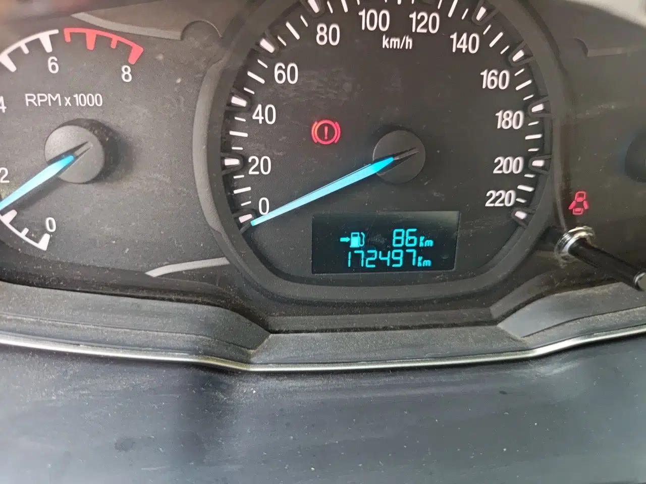Ford Escort 2015 1.5L Manual Comfort Model — миниатюра 12